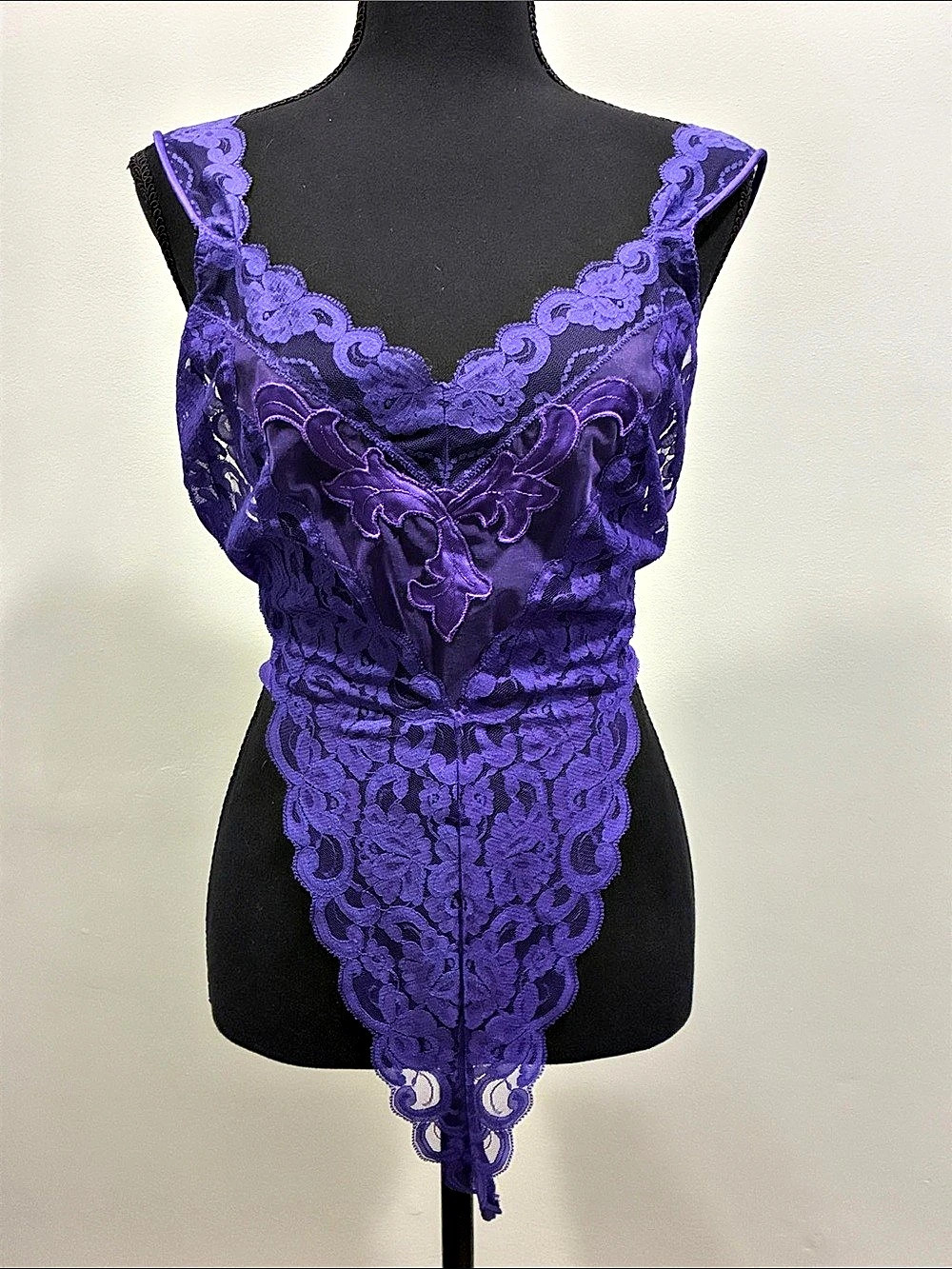 Victoria's Secret Purple Floral Lace Thong Size Like New